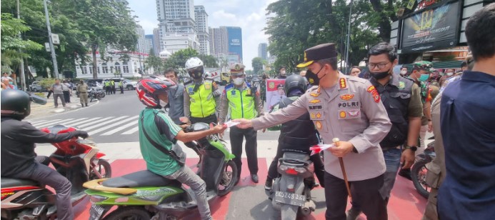  HUT Ke-78 Kemerdekaan RI, Polrestabes Medan Bagikan 10 Juta Bendera Merah Putih