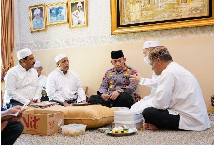  Takziah ke Rumah Duka Habib Zen Bin Umar, Kapolri: Beliau Saya Anggap Ayah Sendiri