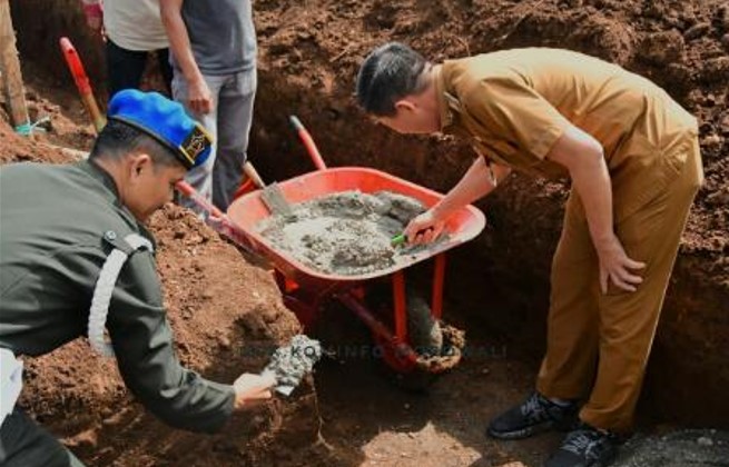 Bupati Bersama Dandenpom XIII/2 Palu Letakkan Batu Pertama Pembangunan Kantor Sub Denpom Persiapan XIII/2-4 Morowali