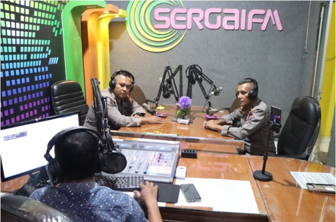  Terkait Kenaikan BBM, Humas Polres Sergai Talk Show di Sergai FM