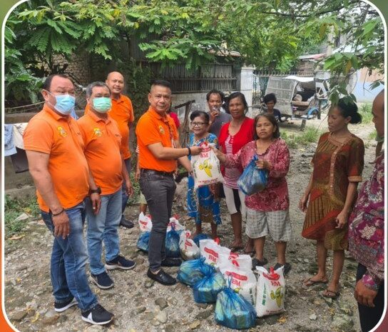  Minggu Berkah, Ketua Pewarta Salurkan Paket Sembako kepada Warga Kurang Mampu di Pinggiran Rel