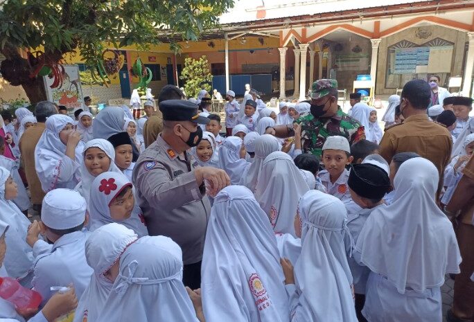  Siswa SD Muhammadiyah 36 Medan Sikat Gigi Massal Sambut HKGN 2022