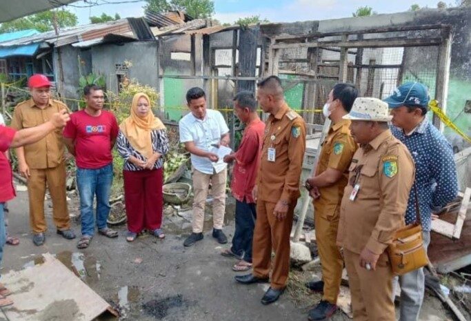 Tim Relawan Sampaikan Amanah Ketua Kadin Batubara Kepada Korban Kebakaran