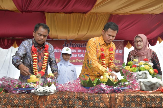  Di Peresmian Jalan, Bupati dan Wabup Sergai Imbau Masyarakat Taat Bayar Pajak