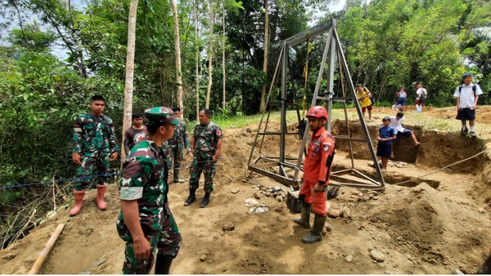  Lettu CZI Fransiskus Rian Palallo Tinjau Pembangunan dan Renovasi Sasaran Serter