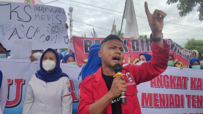 Ratusan Massa GMNI dan Aliansi TKS Unjukrasa di DPRD Labuhanbatu