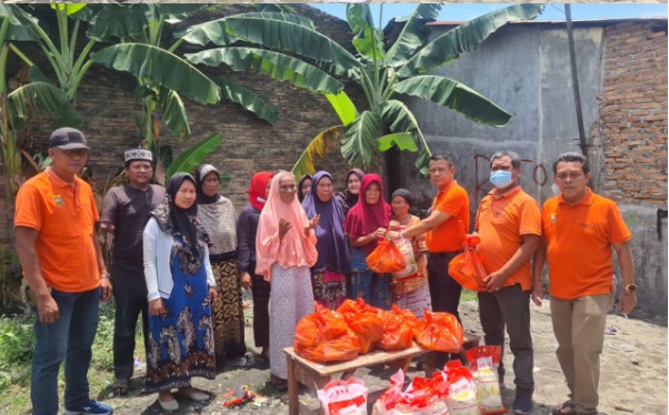  Jumat Barokah, Ketua Pewarta Terjun Langsung Serahkan Sembako pada Warga Kurang Mampu