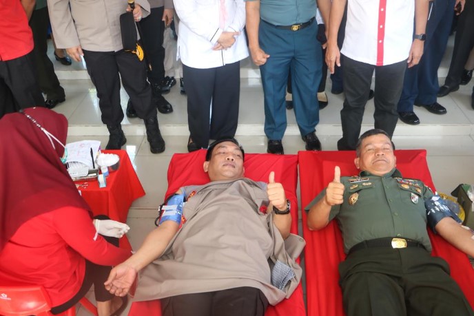  Sambut HUT TNI Ke-77, Kapolda Sumut Donorkan Darahnya Untuk Kemanusiaan