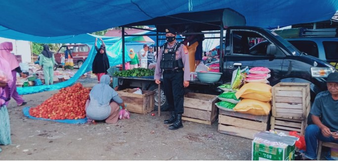  Polsek Bungku Barat Strong Point di Pasar Tradisional Desa Tondo