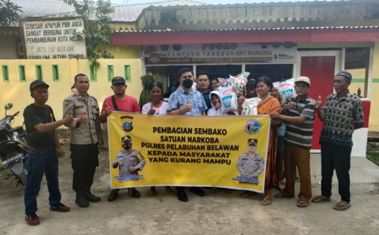 Satres Narkoba Polres Pelabuhan Belawan Berbagi Sembako di Jalan Inspeksi