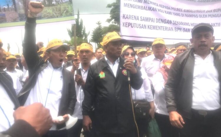 Ribuan Karyawan SPBUN PTPN IV Unjuk Rasa di Kantor Bupati Simalungun