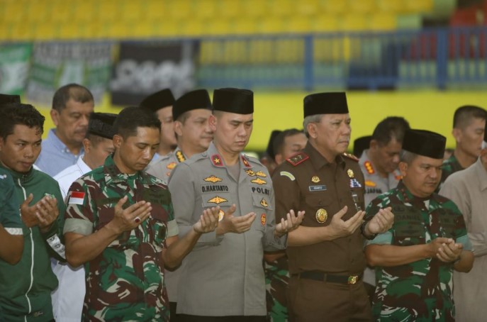  Kapolrestabes Medan Hadiri Shalat Gaib dan Doa Bersama Bagi Korban Tragedi Kanjuruhan