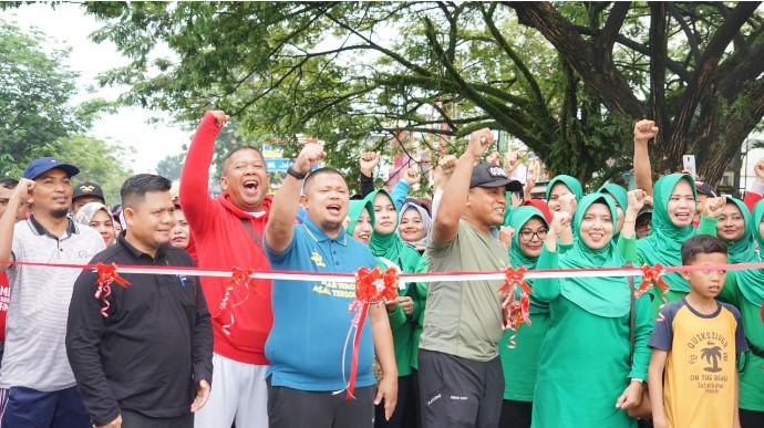  Meriahkan HUT TNI Ke-77, Koramil 03/Mandau Gelar Jalan Santai