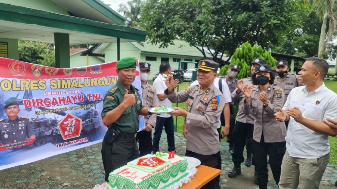  Polisi Simalungun Beri Kejutan Kepada TNI di HUT Ke-77 Tahun 2022