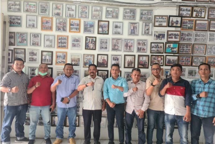  Pewarta Berikan Award kepada 10 Tokoh Sumut