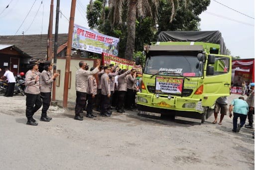  Kapolrestabes Medan Lepas Bantuan Korban Bencana Gempa Taput