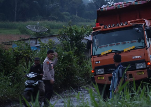  Patut Ditiru, Ini Reaksi Kapolres Simalungun Lihat Truk Mogok di Jalan