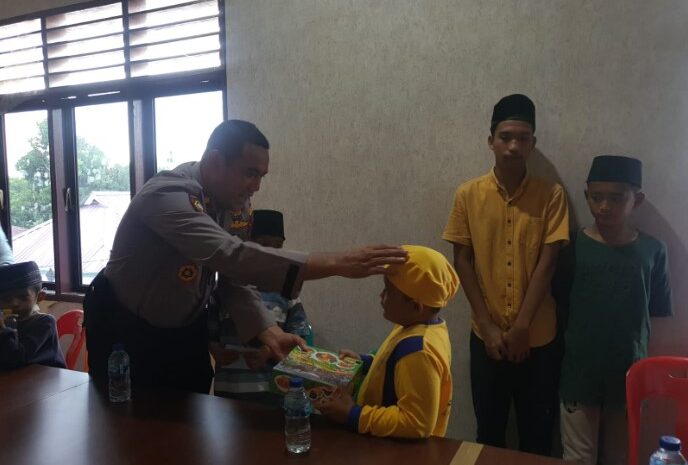  Jum’at Barokah, Plh Kapolsek Percut Sei Tuan: “Energi dan Imun Kami Terasa Bertambah Dalam Tugas Berkat Do’a Ustadz dan Anak-Anak Yatim Piatu”