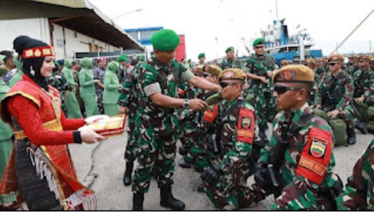 Pangdam I/BB Sambut Prajurit Yonarhanud 11/WBY di Dermaga Pelabuhan Belawan