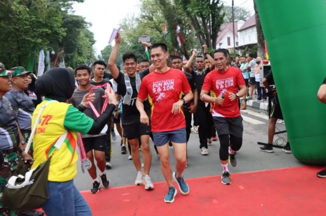  Polda Sumut dan Polrestabes Medan Turut Ramaikan Run Fun HUT Ke-77 TNI di Lapangan Benteng