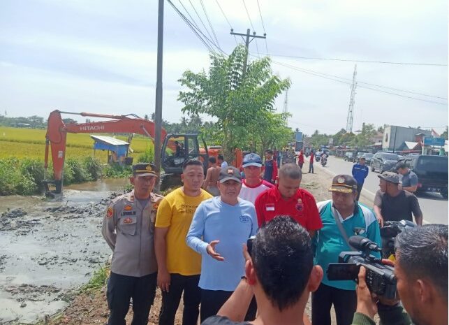  Bupati Batubara Hadiri Gotong Royong Personil Polsek Indrapura