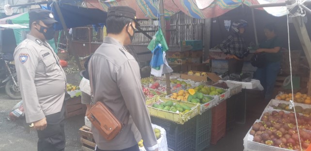  Binmas Polrestabes Medan Sosialisasi dan Edukasi Pedagang Jalan Letkol Martinus Tetap Terapkan Prokes