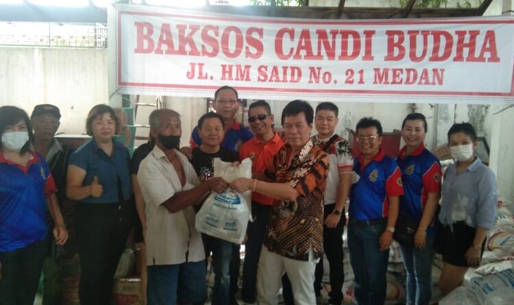  Sambut Ulang Tahun Dewi Kwan Im, Vihara Candi Budha Bagikan Sembako pada Warga Kurang Mampu di Medan