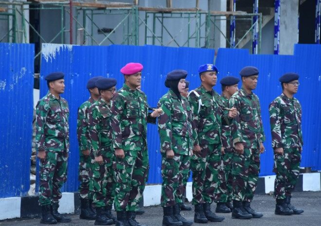 Yonmarhanlan I Ikuti Upacara Bendera di Mako Lantamal I Belawan