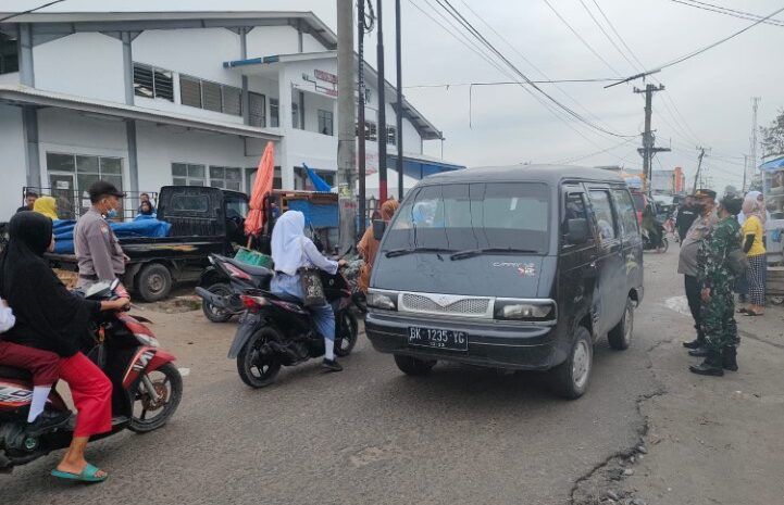 Kapolsek Medang Deras Pimpin Giat Strong Point di Pasar Rakyat Pagurawan