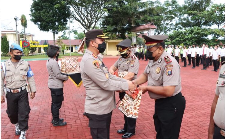 Tingkatkan Semangat Kerja Sebagai Abdi Negara, Kapolres Berikan Pengharagaan Kepada Personel Simalungun Berprestasi