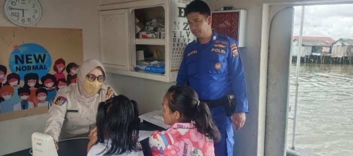  Dit Polairud Polda Sumut Gelar Pengobatan Gratis Untuk Nelayan di Kapal Terapung