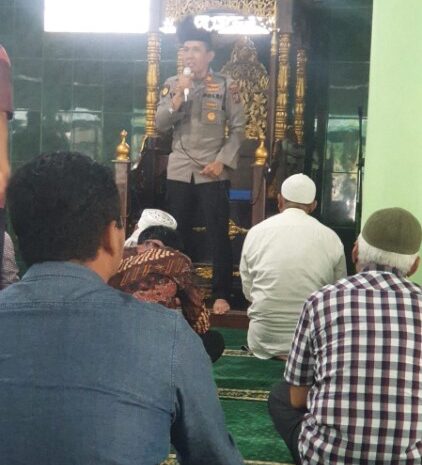 Wakasat Samapta Sampaikan Pesan Kapolrestabes Medan Jaga Menjaga Kamtibmas Saat Sholat Jum’at di Masjid Baitusy Syifa