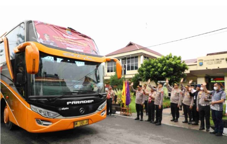 Kapolda Sumut Lepas Keberangkatan Duta Saka Bhayangkara Ikuti Pertikara Nasional Ke IV