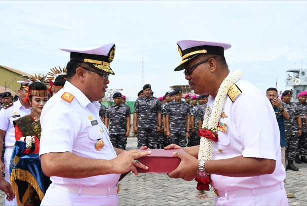 Prajurit Yonmarhalan I Ikuti Acara Kedatangan Kapal Perang Malaysia