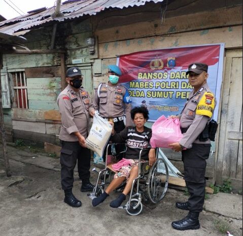 Polsek Balige Salurkan Bantuan Sembako dari Kapolri dan Kapolda Sumut Kepada Penyandang Disabilitas serta Sakit Lumpuh