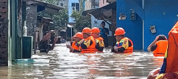  Polda Sumut Respon Cepat Warga Terdampak Banjir Butuh Bantuan