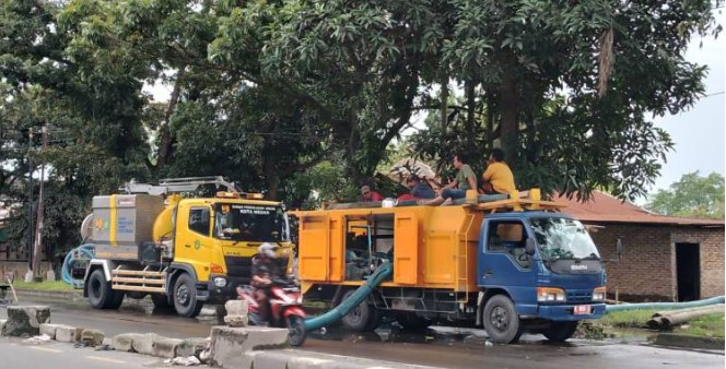 Tanggulangi Banjir, Pemko Medan Kerahkan Mobil Pengisap Air