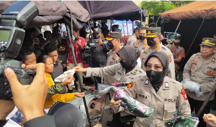  Selimut Hangat dari Ketum Bhayangkari untuk Pengungsi Gempa Cianjur