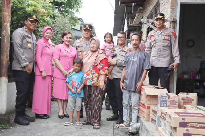  Kapolrestabes Medan Hibur Anak Penderita Stunting di Kelurahan TSM III