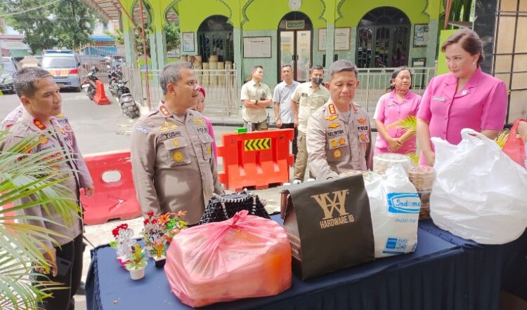  Kapolrestabes Tinjau Kegiatan Bazar Bhayangkari Polrestabes Medan