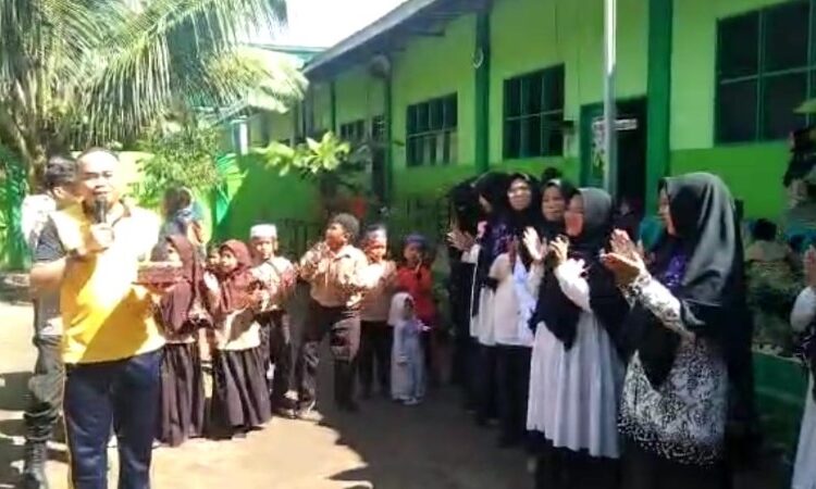 Bawa Kue Ulang Tahun, Kapolsek Lima Puluh Bersama Jajaran Berikan Surprise Kepada Para Guru Yayasan SD Cendikia