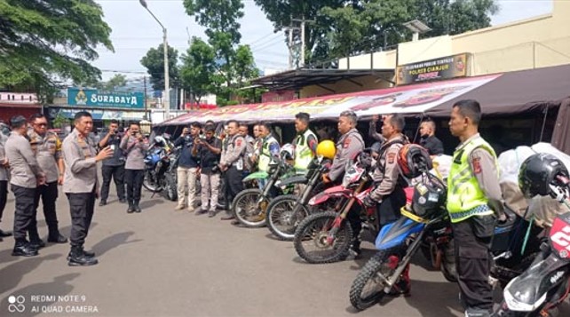  Pakai Motor Trail, Polri Distribusikan Bantuan untuk Korban Gempa di Daerah Pelosok