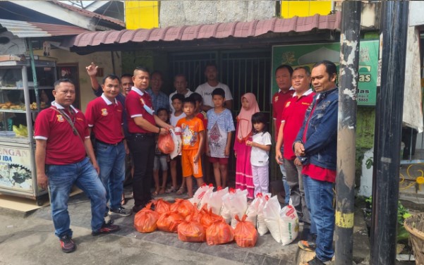  Maksimalkan Amal Ibadah, Ketua Pewarta Berbagi dengan Anak Yatim