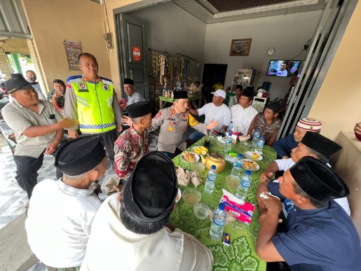  Kapolresta Deliserdang Quick Wins Presisi Jumat Curhat di Warung Kopi Bu Regar