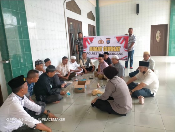  Polresta Deliserdang Jumat Curhat dengan Jemaah Masjid Taqwa Muhammadiyah