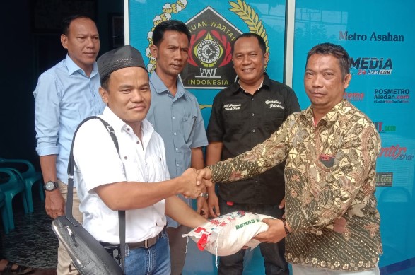 PWI Labuhanbatu dan PT MJL Berbagi Beras 1 Ton Kepada Insan Pers