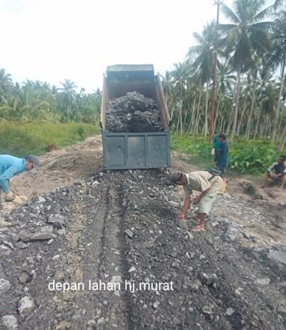 SG Group dan PT CSIL Perbaiki Jalan Menuju Simandulang