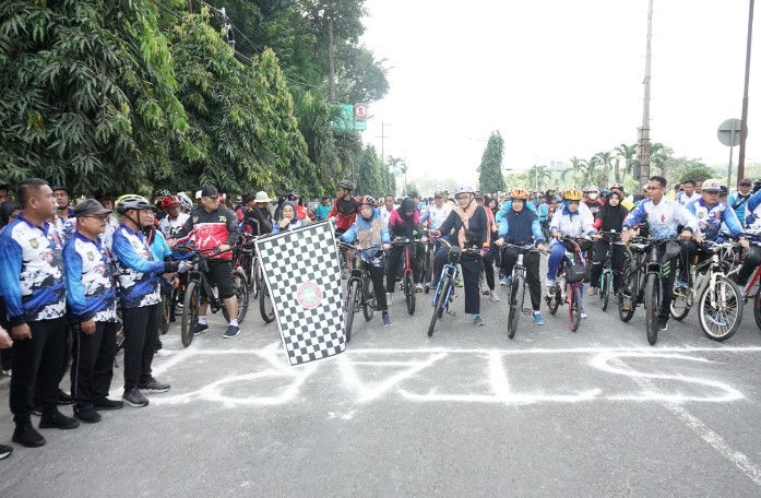  Semarakkan HUT Ke-77 PGRI, Bupati dan Forkopimda Asahan Lepas Peserta Gowes