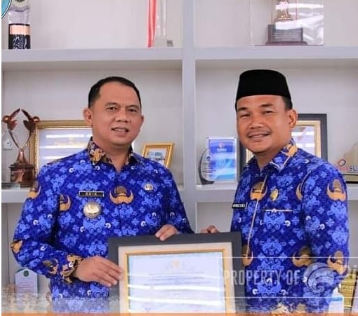  Berkunjung ke Kantor Bupati, Kepsek MAN Labuhanbatu Dapat Apresiasi dan Ucapan Selamat