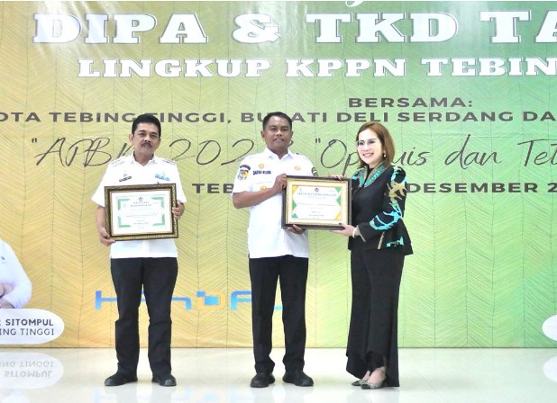  Pemkab Sergai Terima Dua Penghargaan dari KPPN Tebing Tinggi